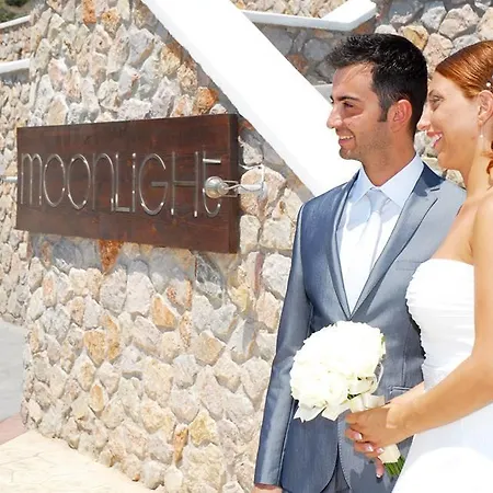 Moonlight & Apartment Exo Katikies (Santorini)