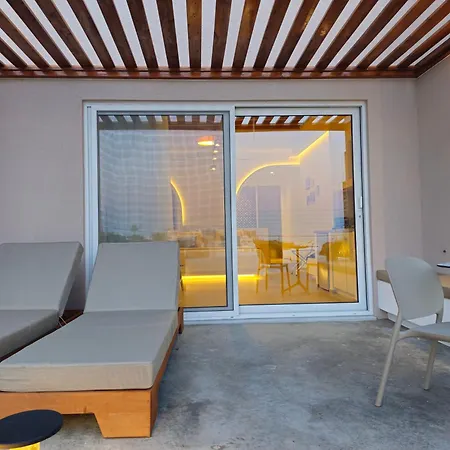 Moonlight & Exo Katikies (Santorini)