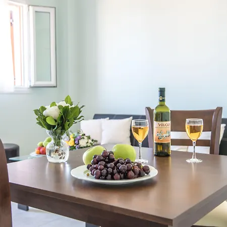 Moonlight & Exo Katikies (Santorini)