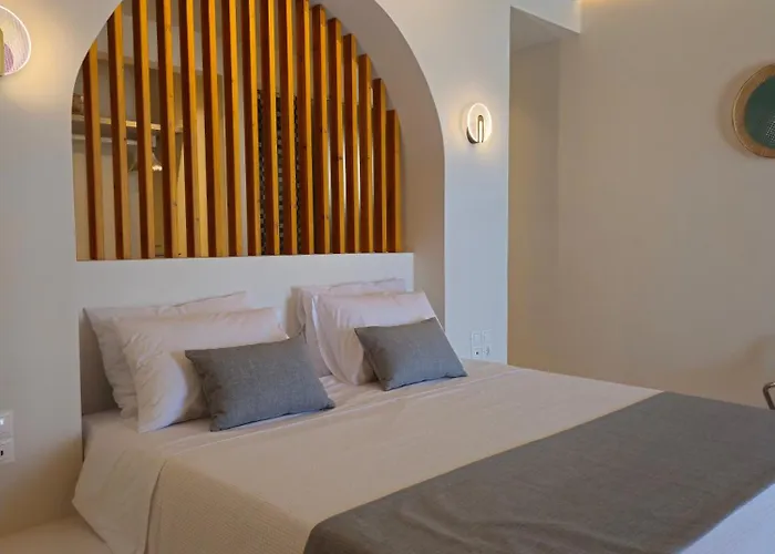 Moonlight & Exo Katikies (Santorini)