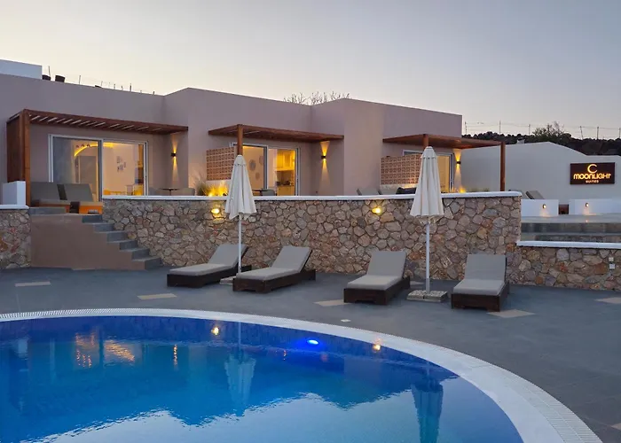 Moonlight & Apartment Exo Katikies (Santorini)