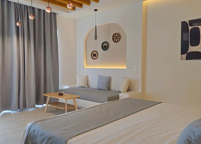 Moonlight & Exo Katikies (Santorini)