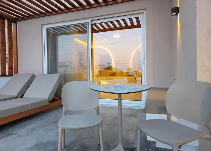 Moonlight & * Exo Katikies (Santorini)